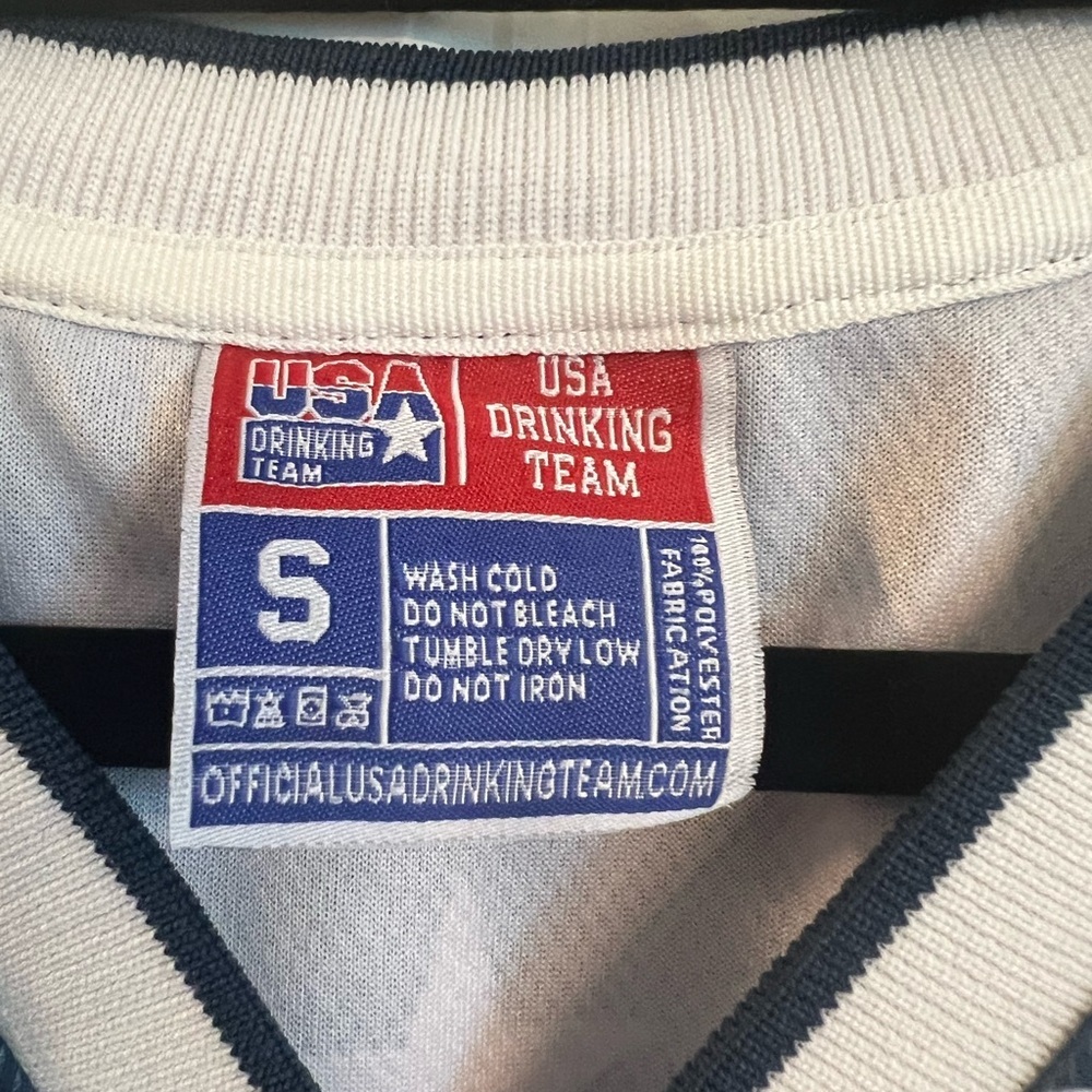 America Drinking Team Sleeveless Shirt-Holds Any Size Can in the Shirt. Small - Picture 3 of 4